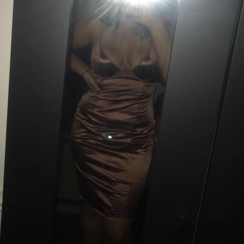 Fashion Nova Pink Bronze Body con Dress